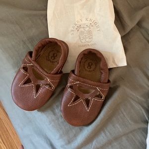 NEW Starry Knight Designs Chesnut Sunrise Size 8 with Big Runner Sole